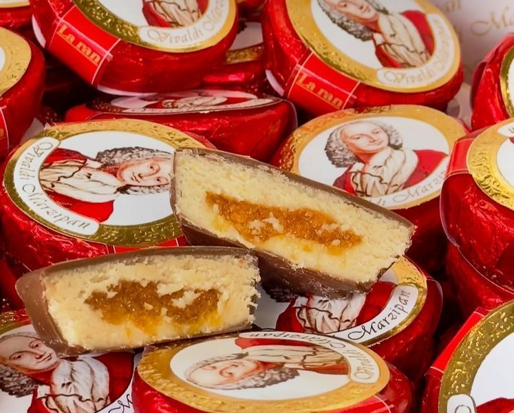 Цукерки La Ran Vivaldi Marzipan Coin марципан з курагою в молочному шоколаді 1 шт 3057 фото