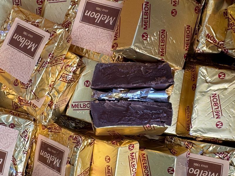 Грецькі цукерки Melbon Squared гіркий шоколад з гірким праліне на вагу (100 грам - 4 шт) 30514 фото