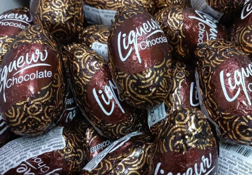 Конфетка-яйцо Figaro Liqueur Chocolate с шоколадным ликером из темного шоколада 27,5 грамм 29659 фото