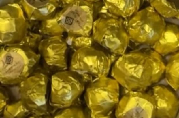 Конфеты с фисташкой в молочном шоколаде 1 шт 16256 фото