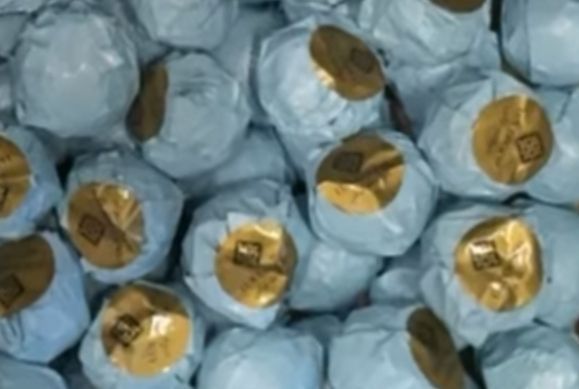 Цукерки з лісовим горіхом та тістом катаїфі в молочному шоколаді 1 шт 162513 фото
